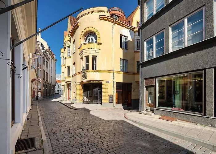 2-bed, 1,5-bath Old Town Flat With Sauna And Bar Apartman