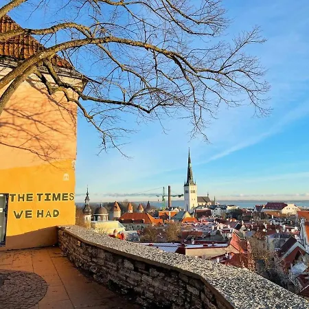 2-bed, 1,5-bath Old Town Flat With Sauna And Bar Apartman